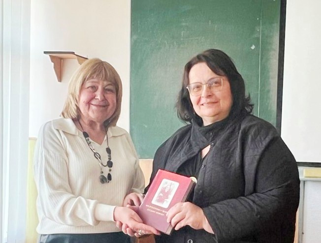  Щира подяка професору Наталія Венжинович за гостинну атмосферу.jpg